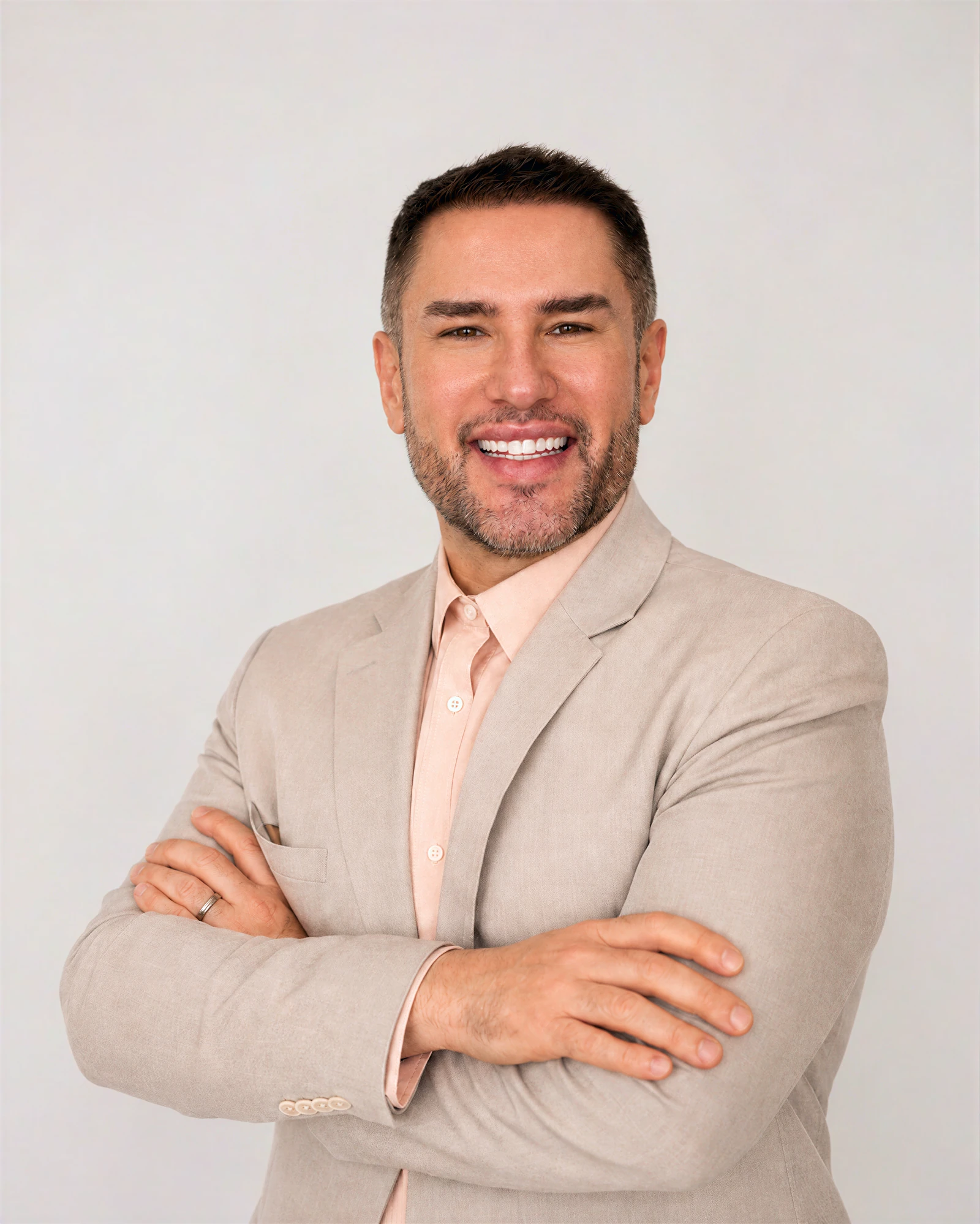 Dr. Alexandre Trindade, especialista em estética facial, corporal e harmonização facial