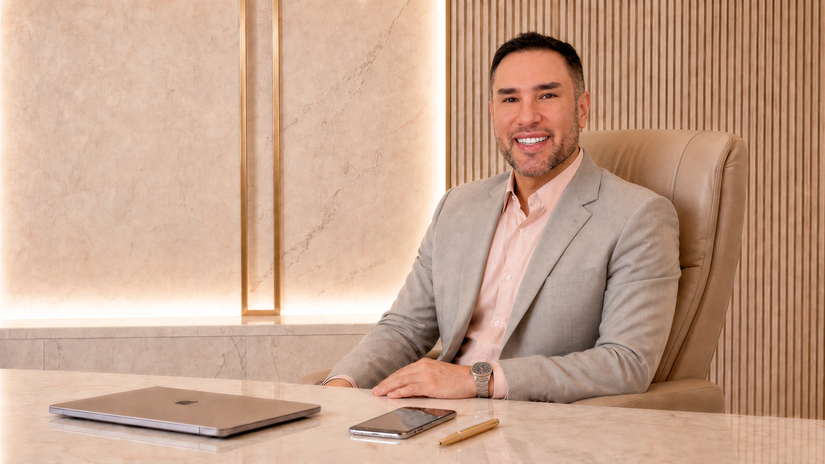 Dr. Alexandre Trindade, especialista em estética facial, corporal e harmonização facial